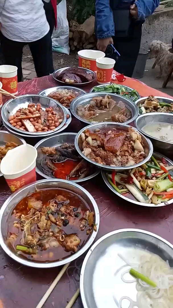 四川广安乡村大宴席