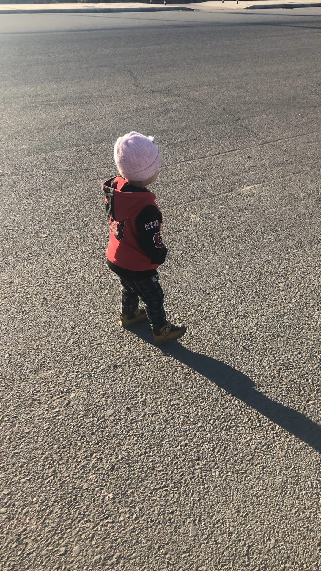 全民正能量#刚会走路的小朋友