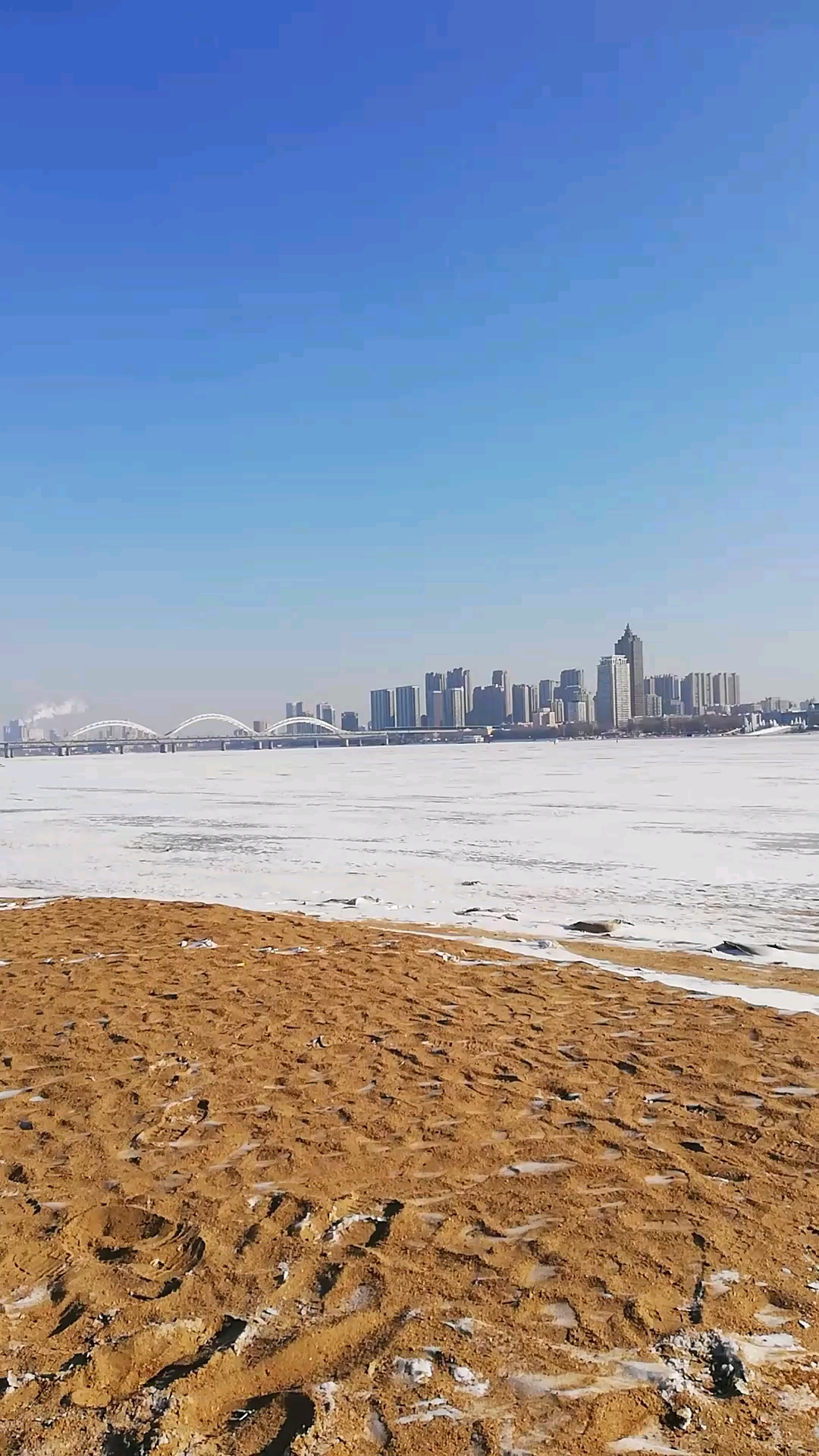 故乡哈尔滨松花江上的冬季雪景!