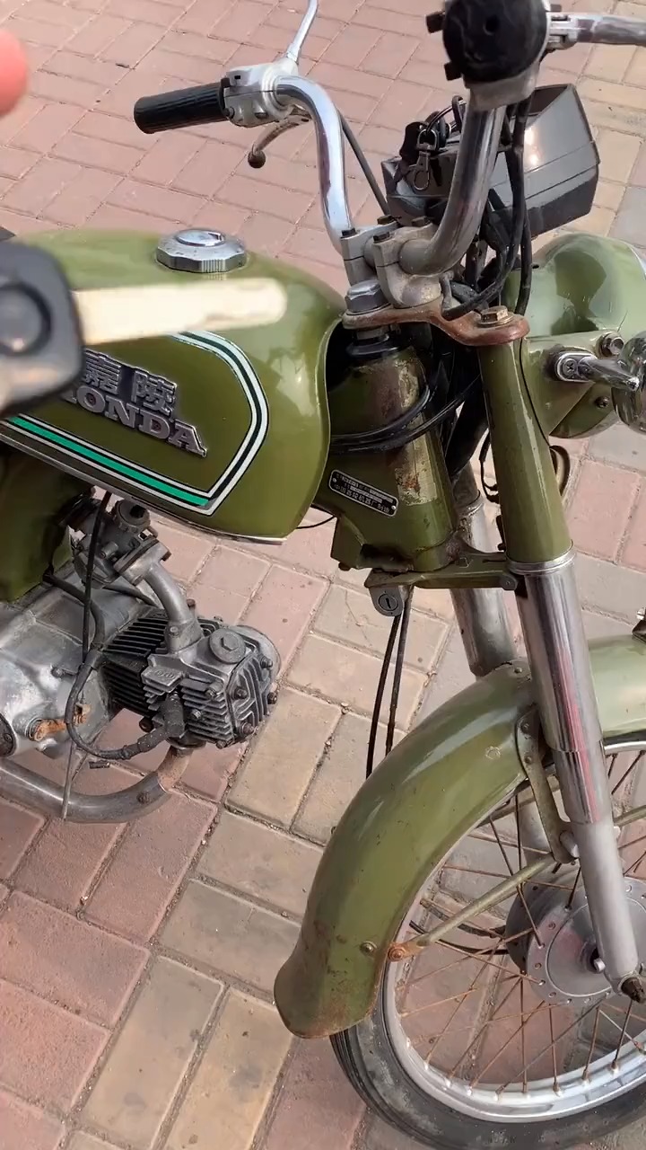 嘉陵70摩托车老古董了引起多少人的回忆