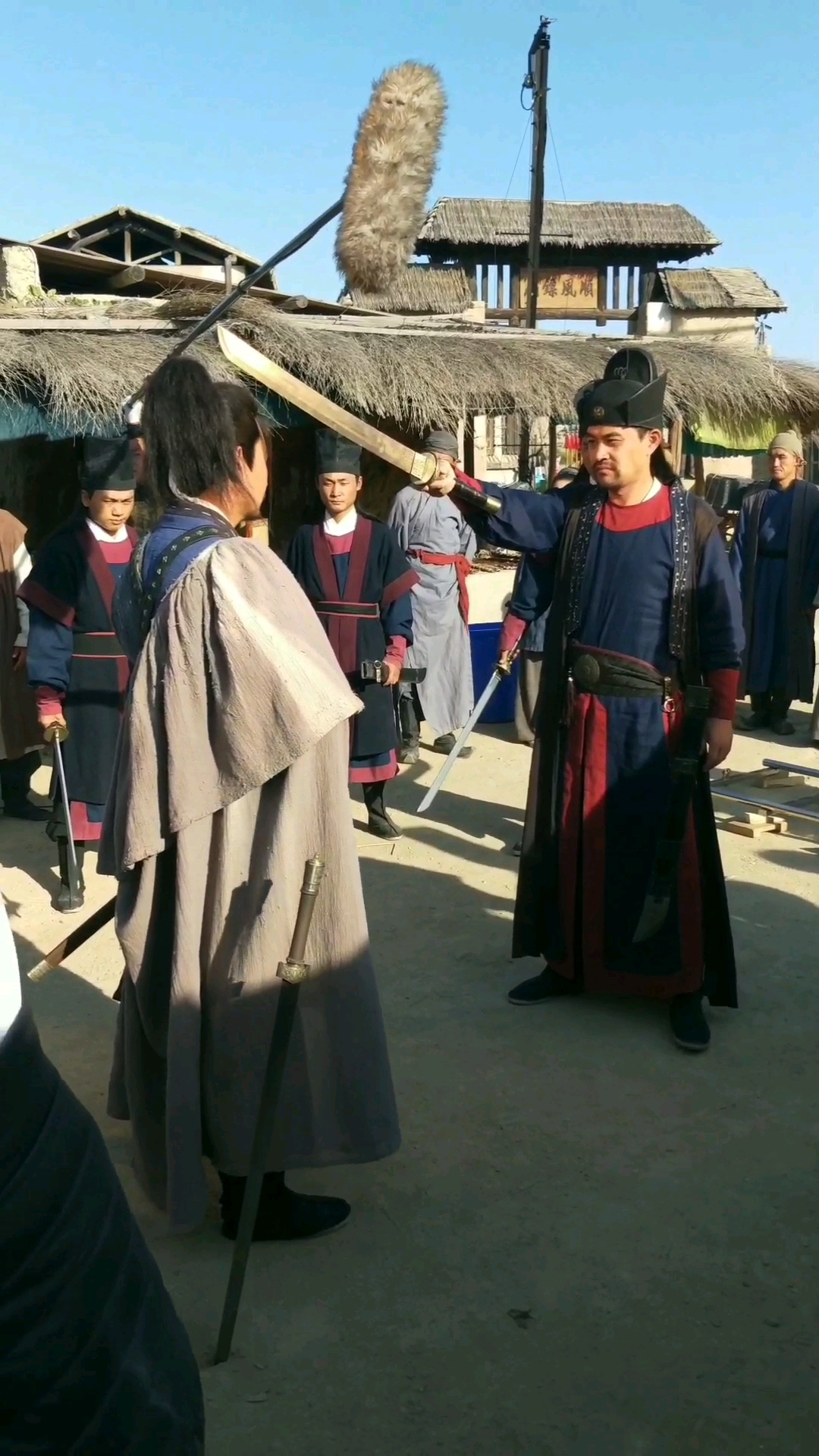 关注我每天按时更新剧组幕后拍摄花絮