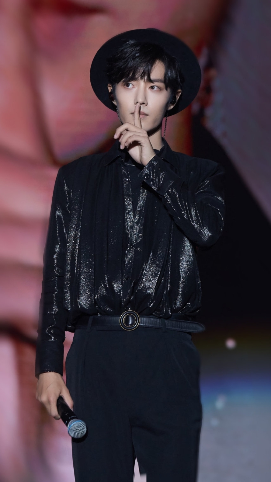 你喜欢的样子我都有#肖战见面会3套造型真是太帅了