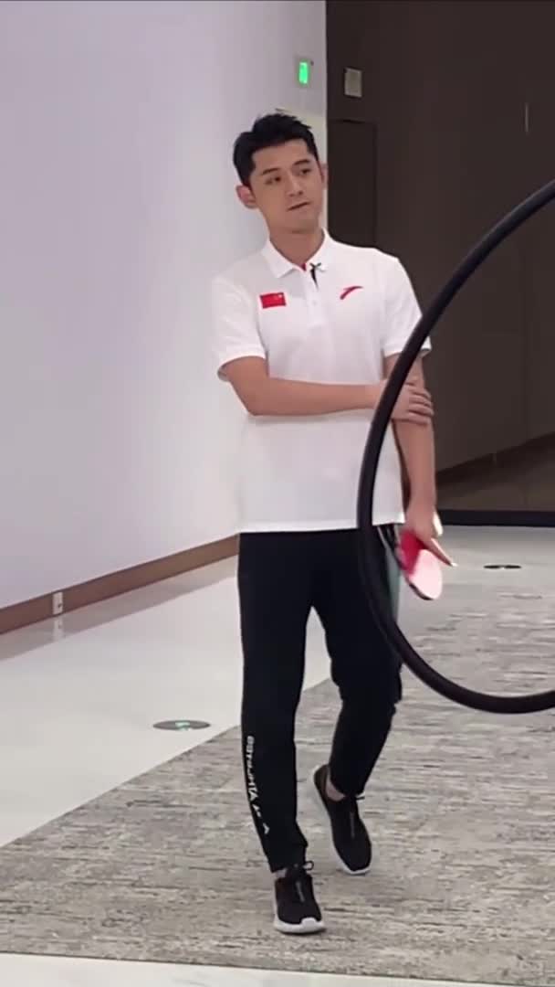 张继科撕衣服加那一脚罚了20万
