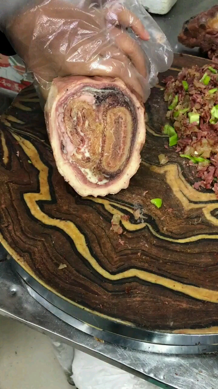 超级大的驴碗口肥而不腻非常好吃-度小视