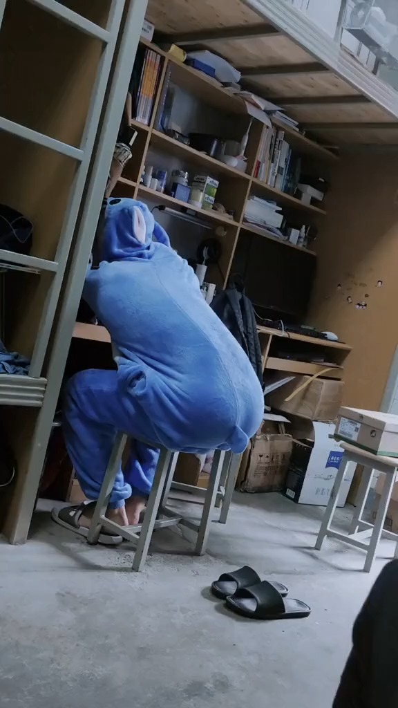 沙雕室友之沙雕日常男生宿舍封校的当代大学生这才是猛男看的