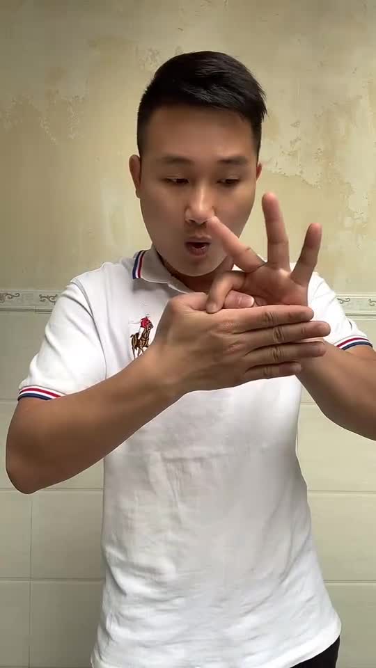 手指分离魔术,小哥一秒拆穿了!