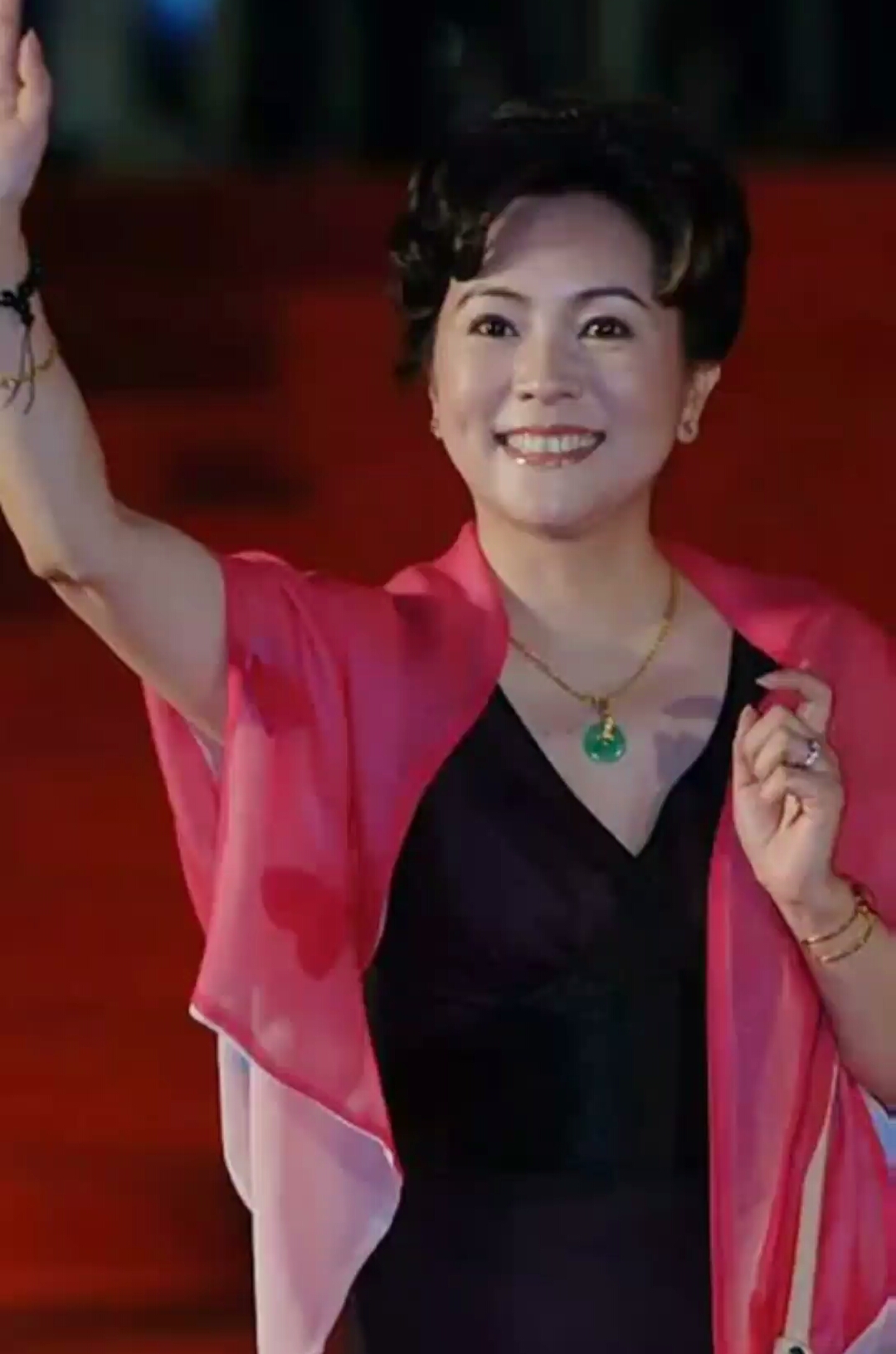 61岁金牌女配角洪学敏,当红时弃影从商成富婆,至今单身期待爱情-度小
