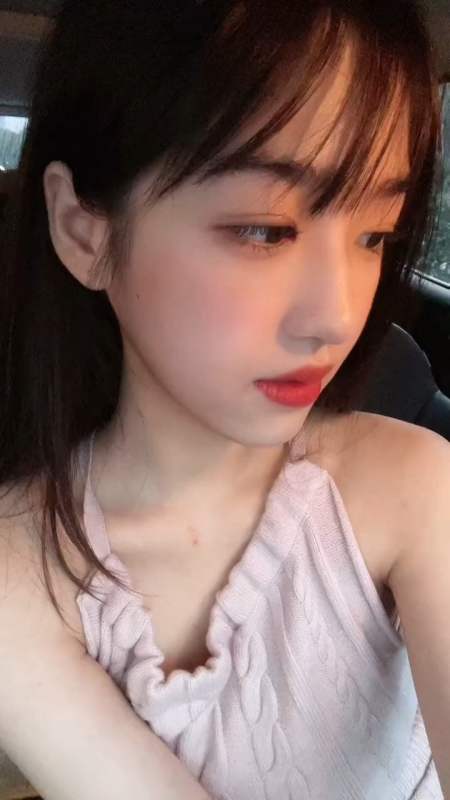 小姐姐#肤如凝脂,性感纯欲天花板,漂亮大长腿跳舞晚风很温柔漂亮网红