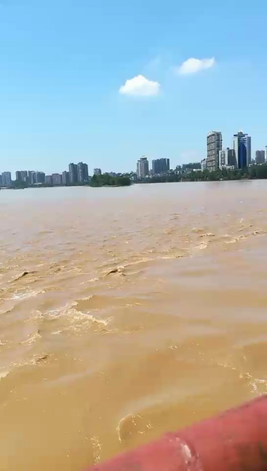 乐山河水浑浊