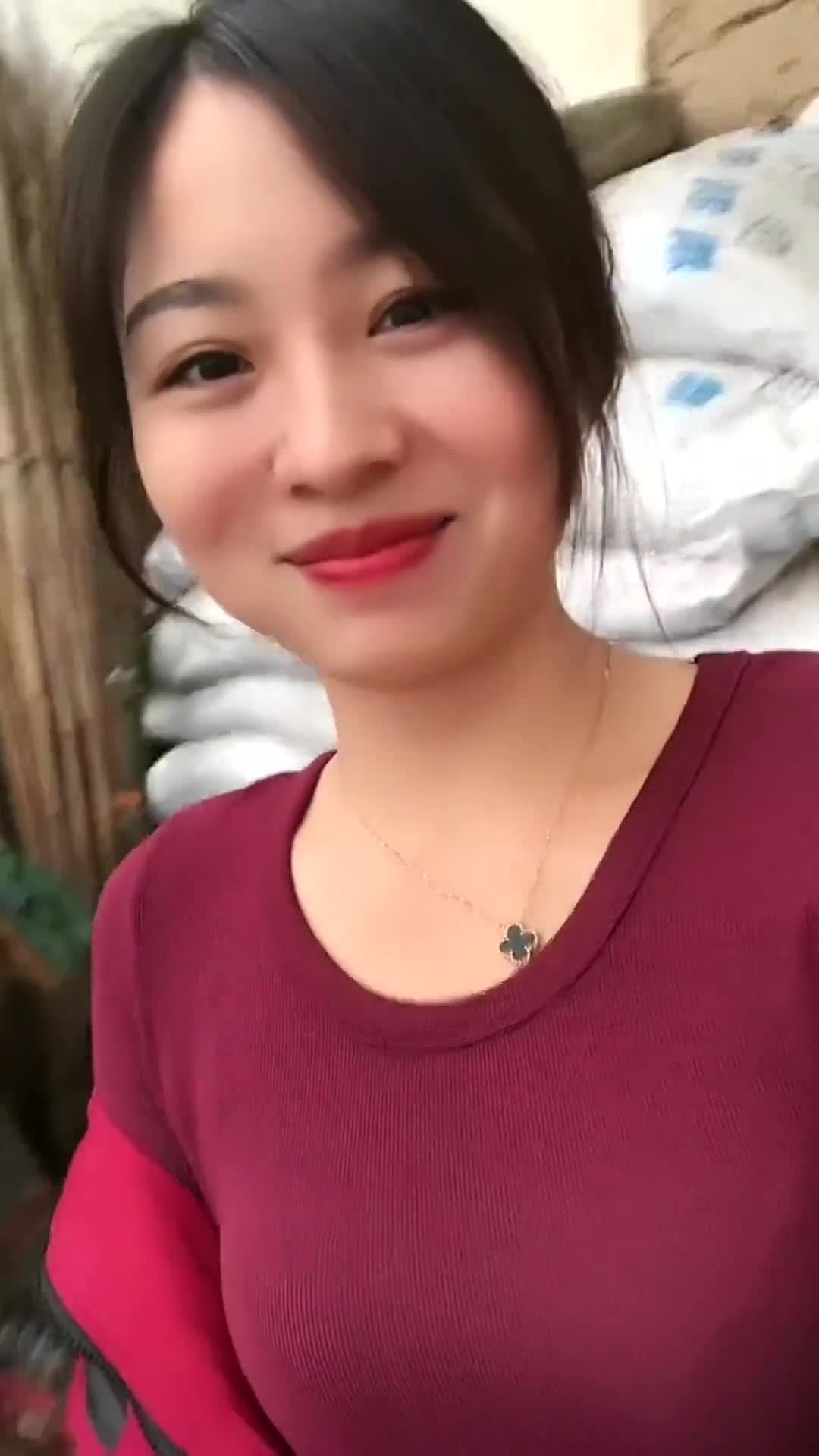 农村三十多岁的老阿姨上线了招牌笑容爱笑女孩运气不差