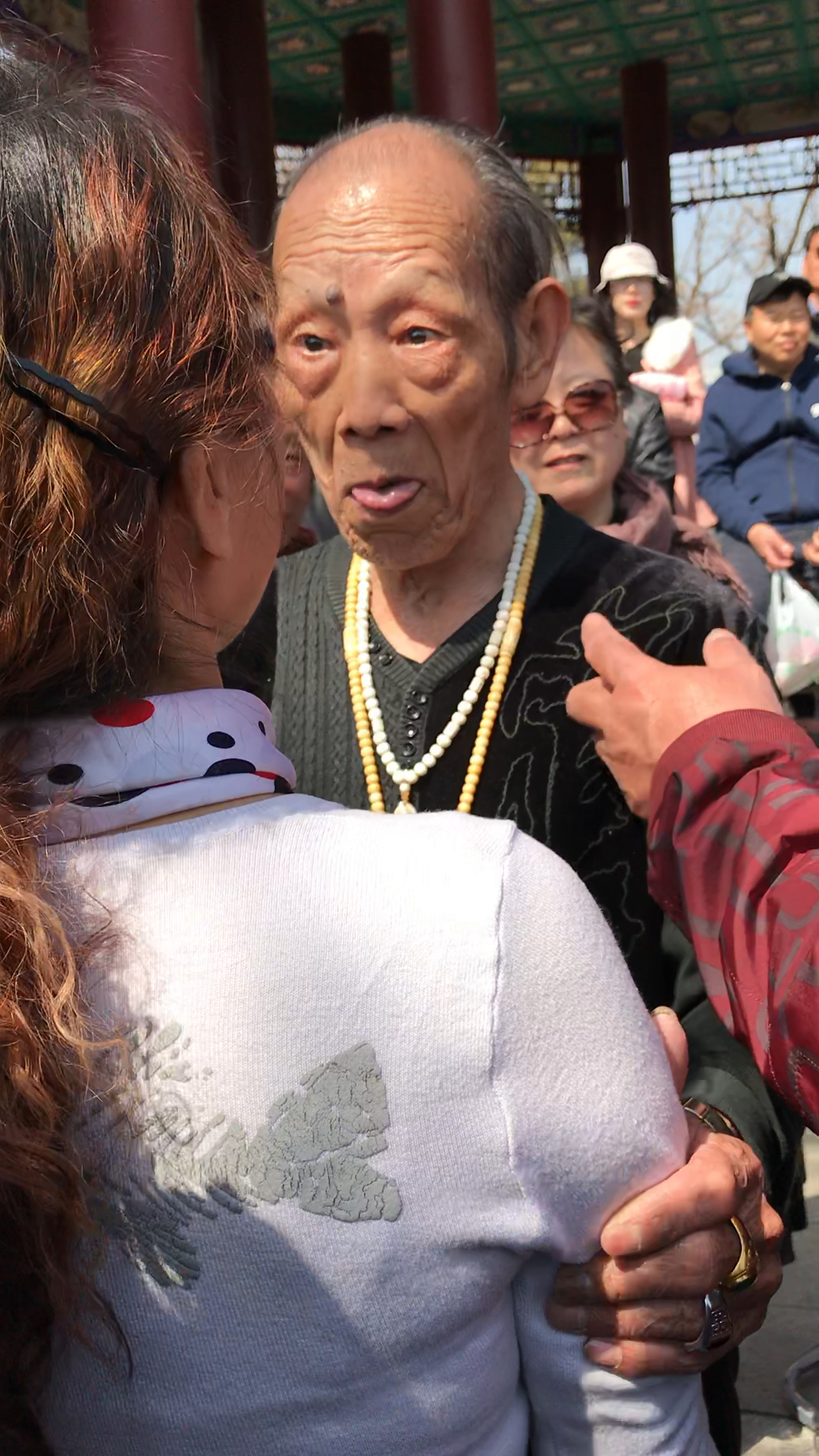 80岁网红张大爷和安静老师