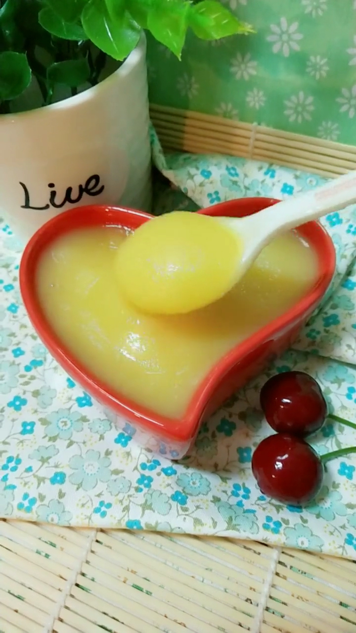 红薯苹果泥,缺铁的孩子可以加红枣