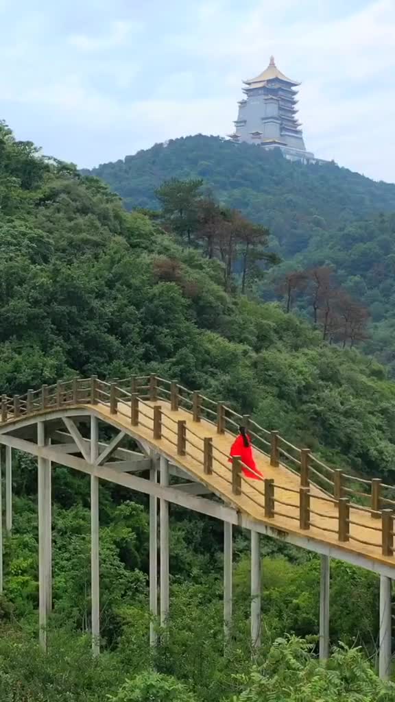 东方山情人谷,因爱而取名.