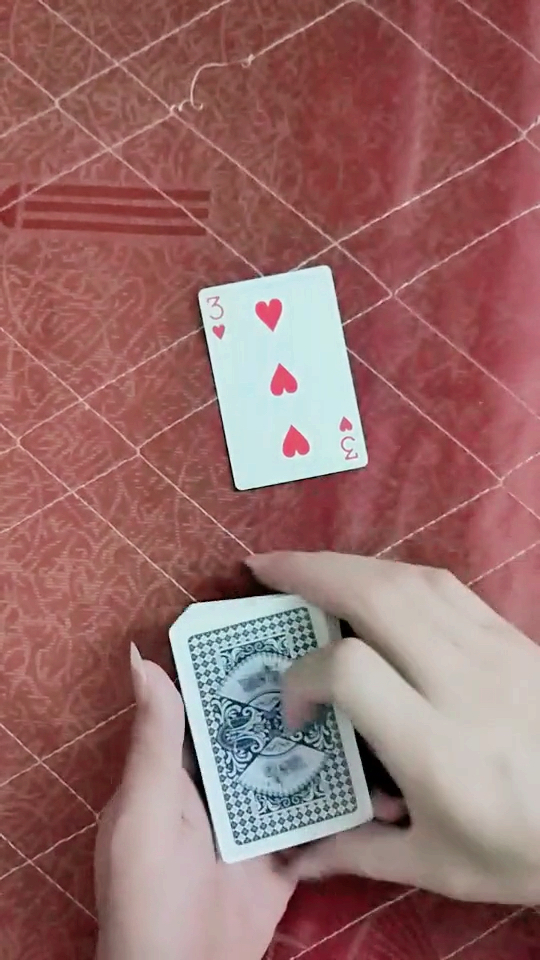 黑桃3秒变红桃3挑战你的视线