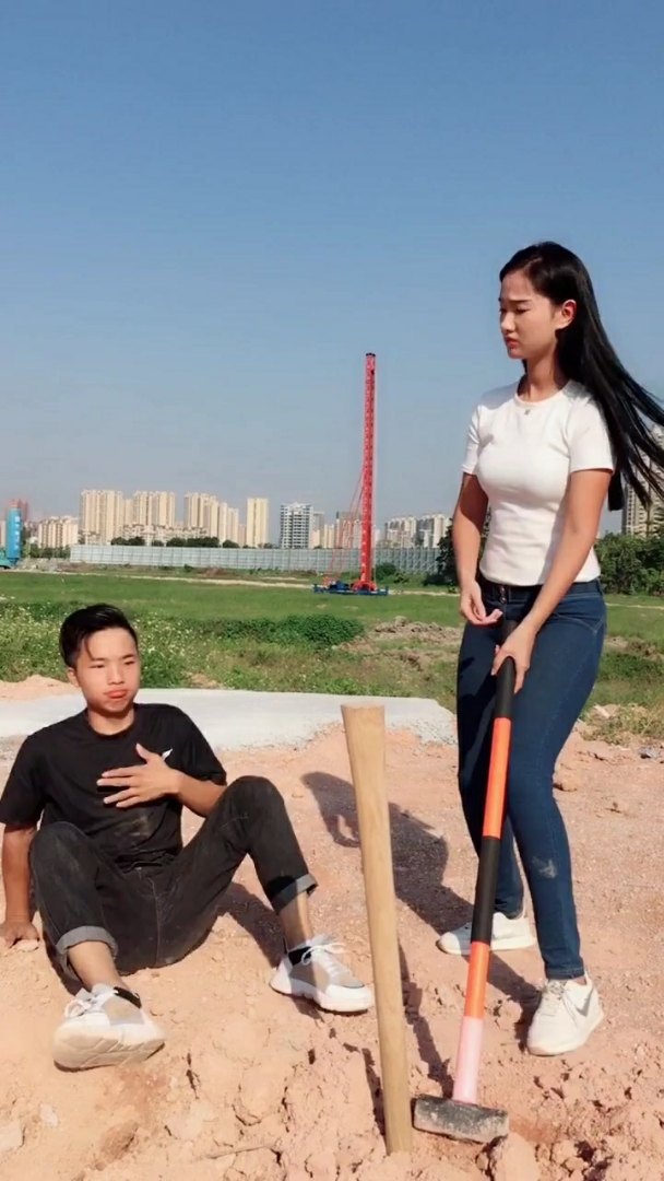 感恩有你#美女抡大锤