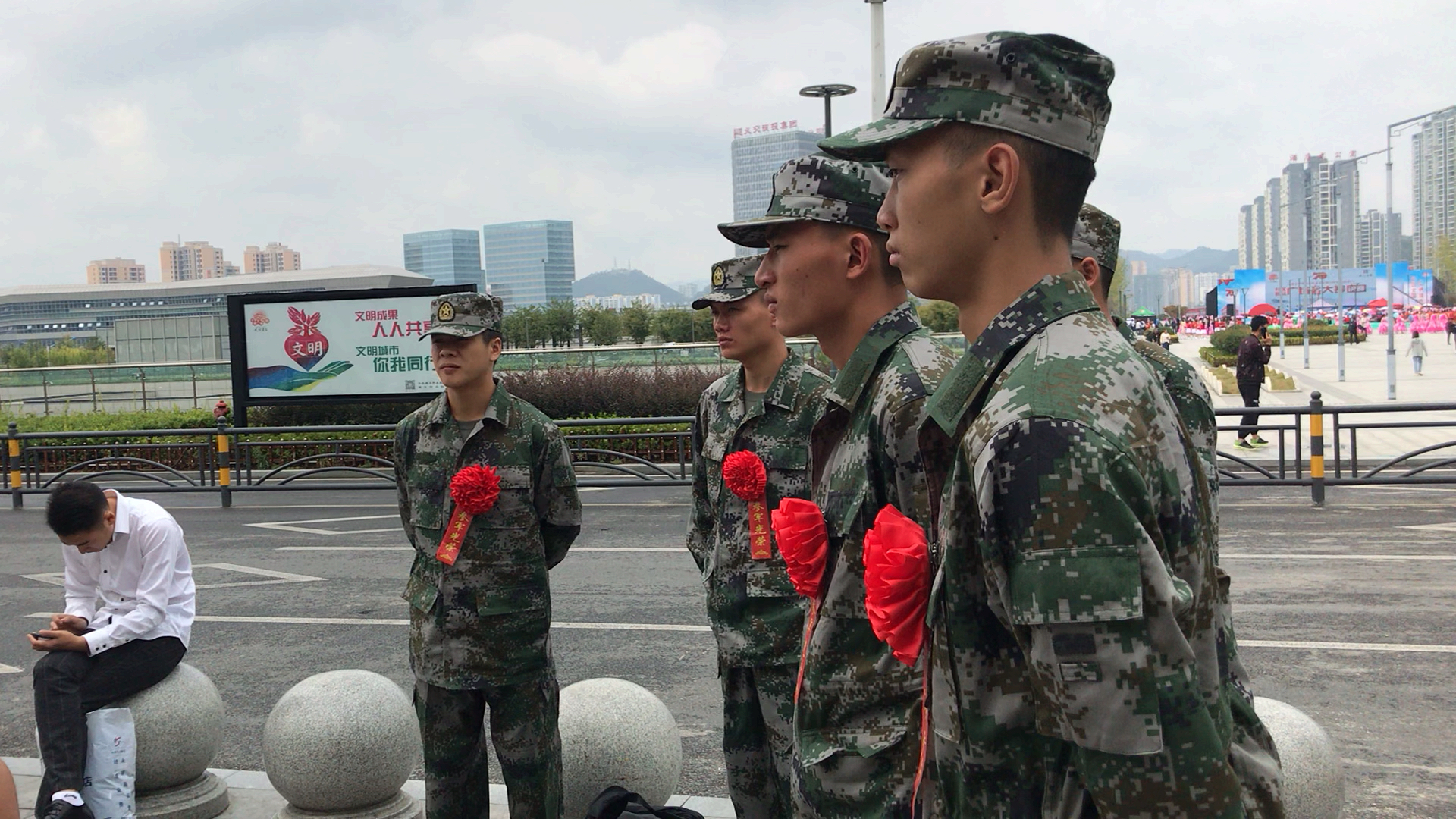 一人参军,全家光荣,给你们点赞老兵拍新兵