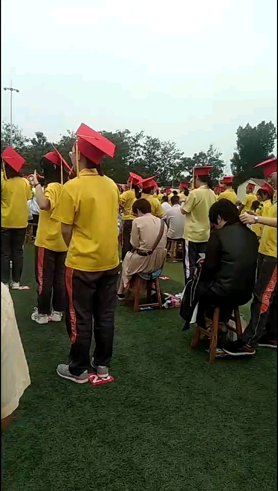 巨鹿一中隆重的成人礼仪式
