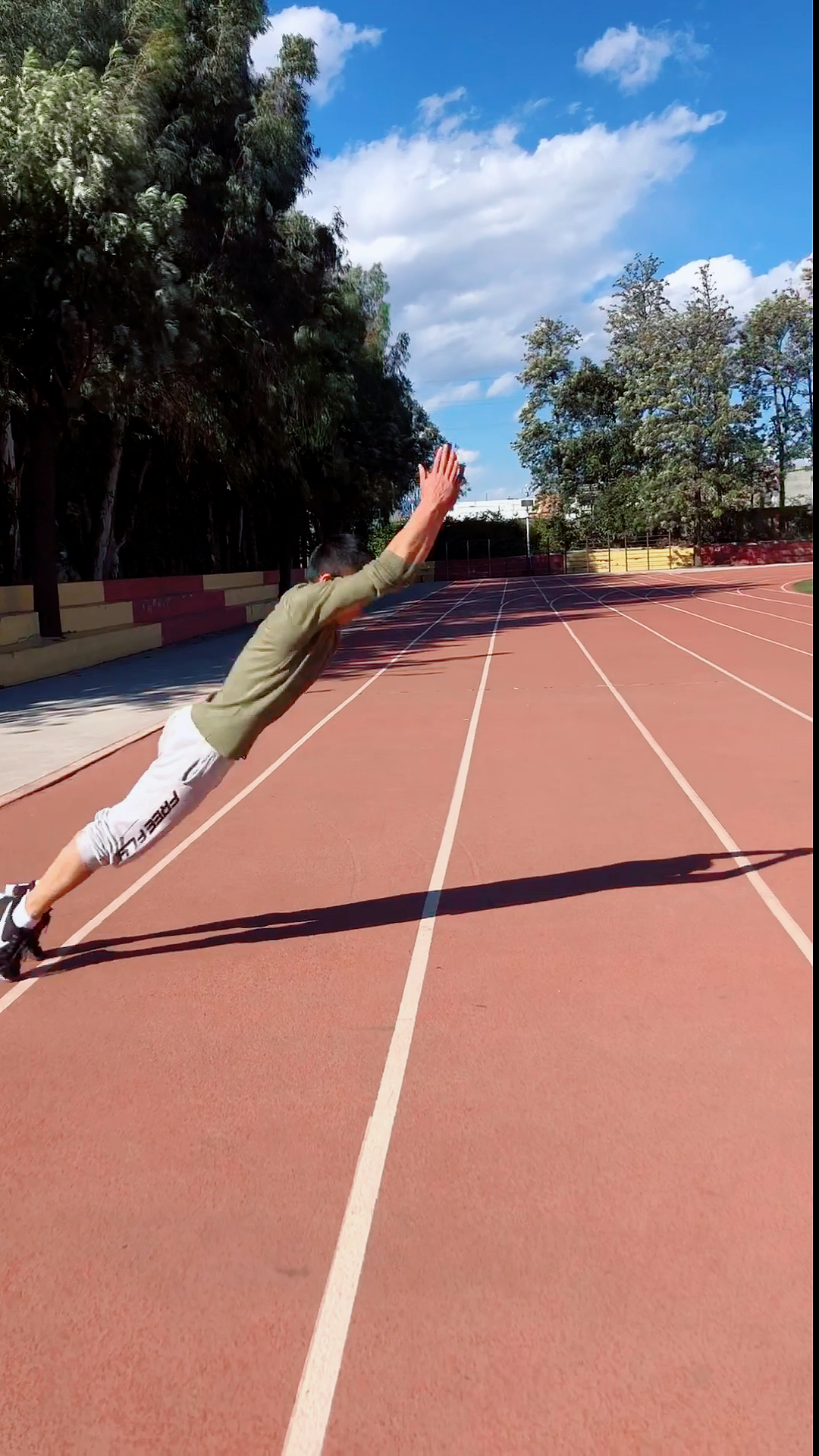 6.35米,立定二级蛙跳