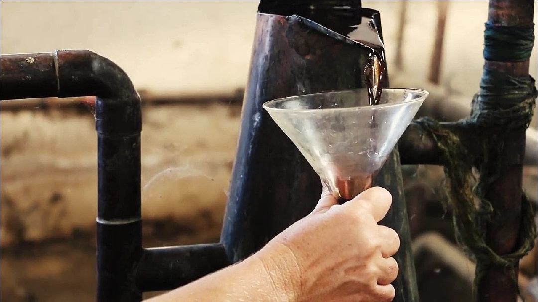 法国科西嘉岛百年蒸馏工厂实拍,云泽手工皂为您鲜蒸最顶级的纯露.