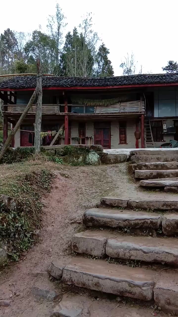 山区农村房子.你们哪里的农村是这种房子吗?