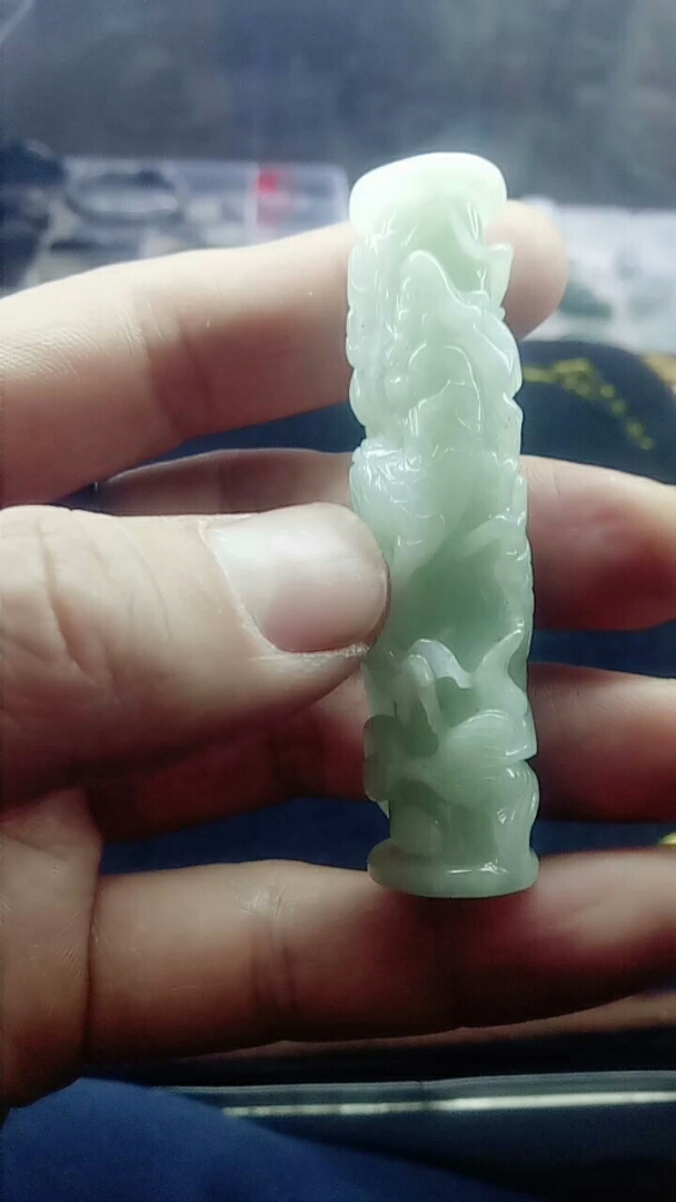 翡翠盘龙柱,喜欢翡翠,泰山玉的朋友加下关注,方便互动交流