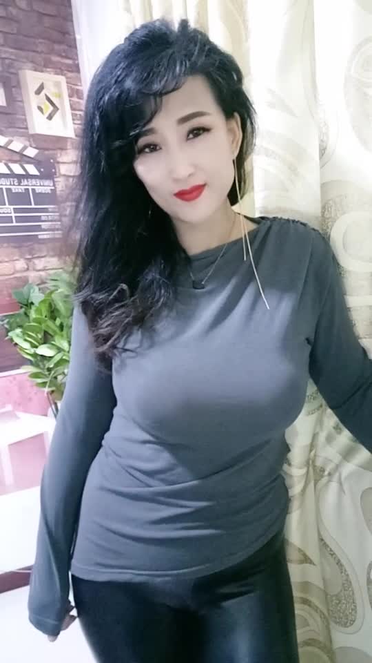 30岁的女人,气质有范,自拍也是很美丽-度小视