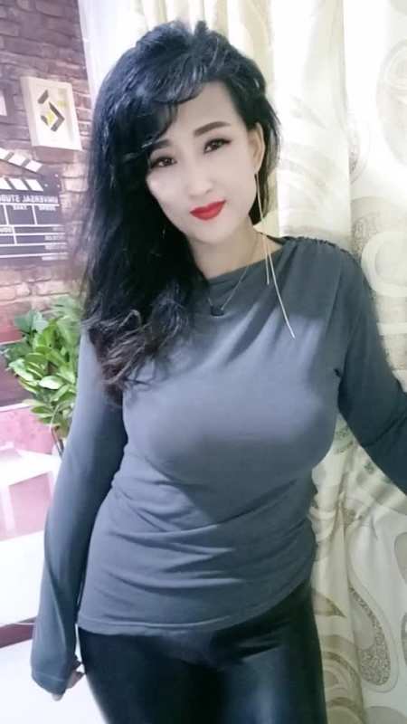 30岁的女人,气质有范,自拍也是很美丽-度小视