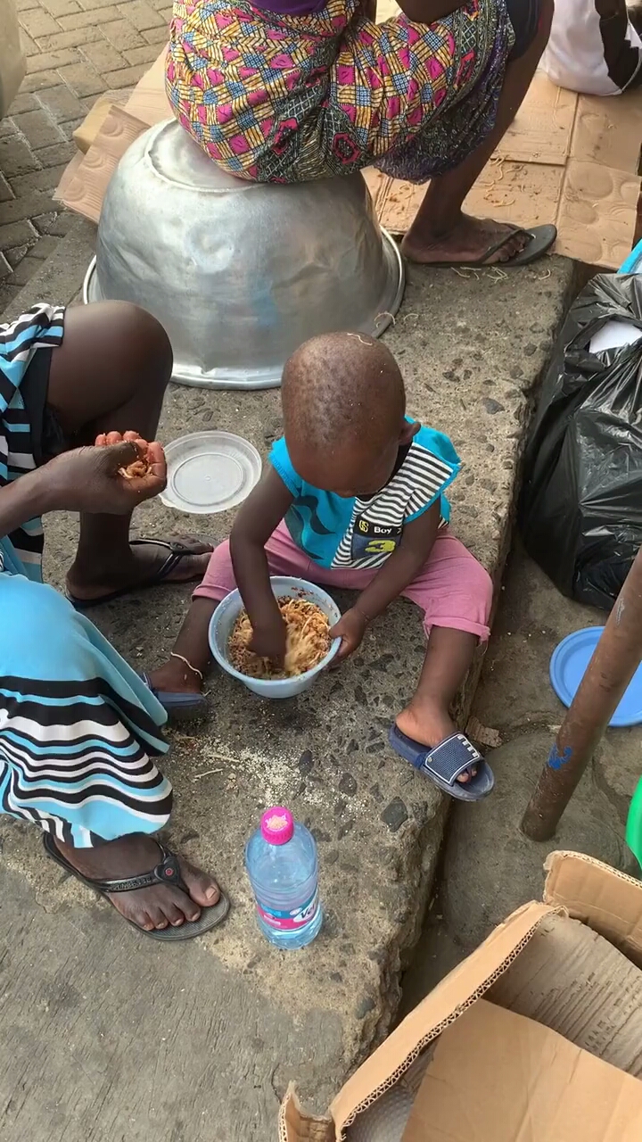 没饭吃的孩子图片