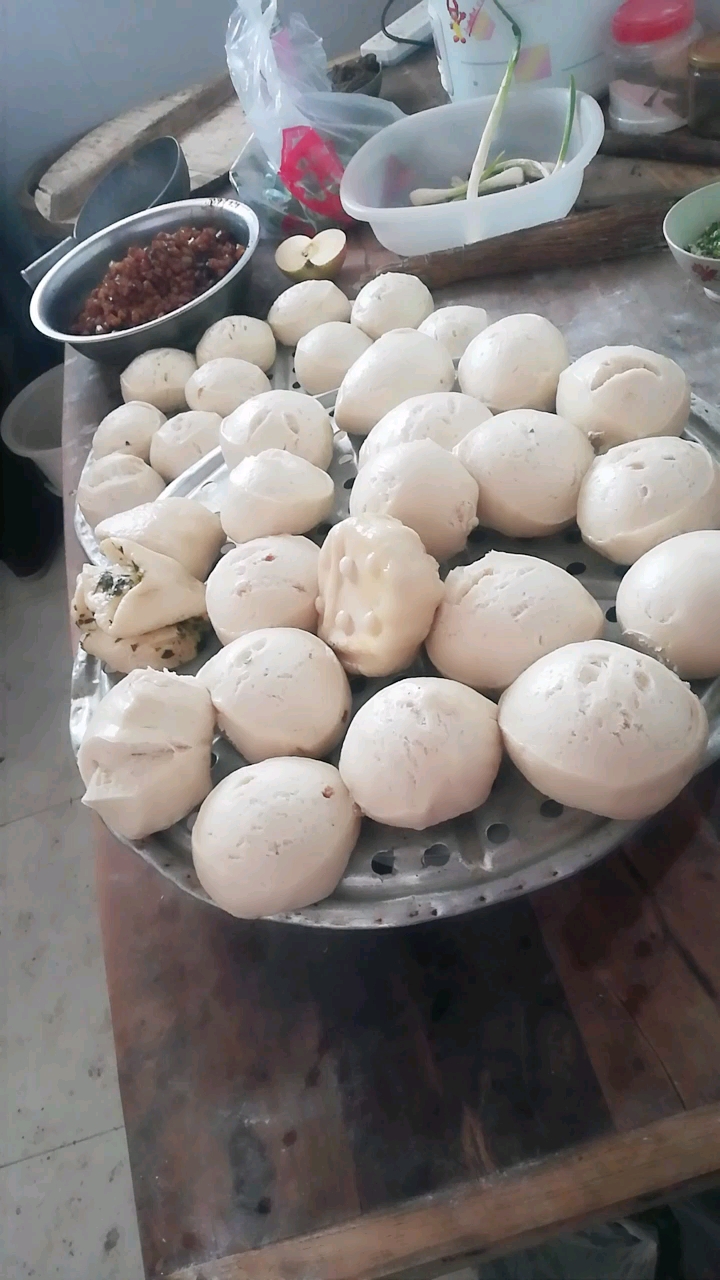 过年蒸包子馒头