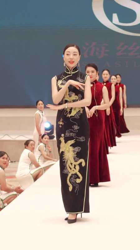 优雅旗袍步态走秀你更喜欢哪一位旗袍荟女神团旗袍形体仪态美学