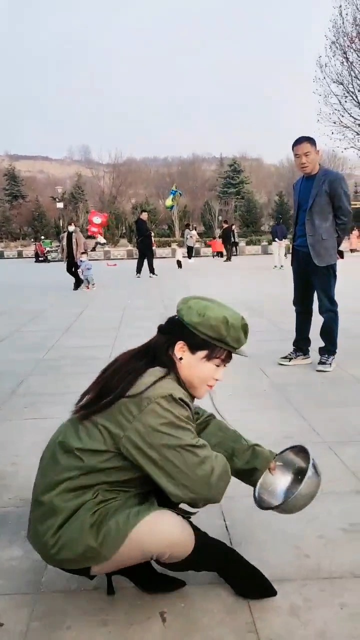 搞笑视频#我带上碗,你负责喊