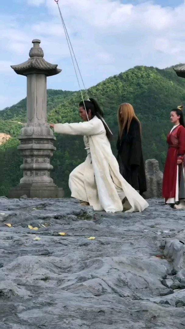 倚天屠龙记围攻光明顶,张无忌替身有点黑!