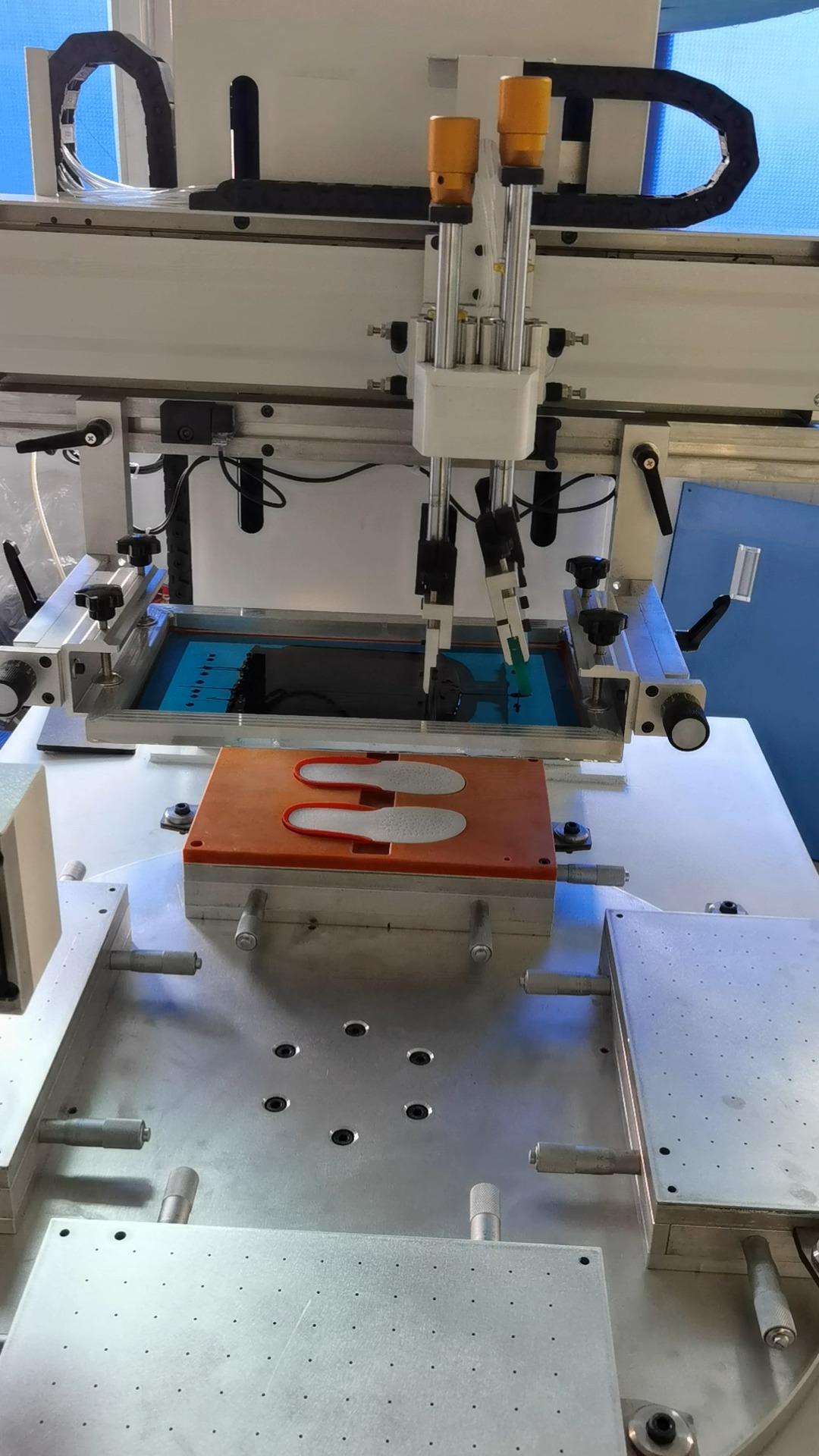 盘锦丝印机厂家带凸边的全自动丝网印刷机东莞骏欣机械