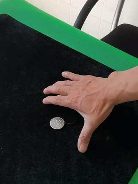 鬼手的硬币魔术如果从侧面看效果会怎样