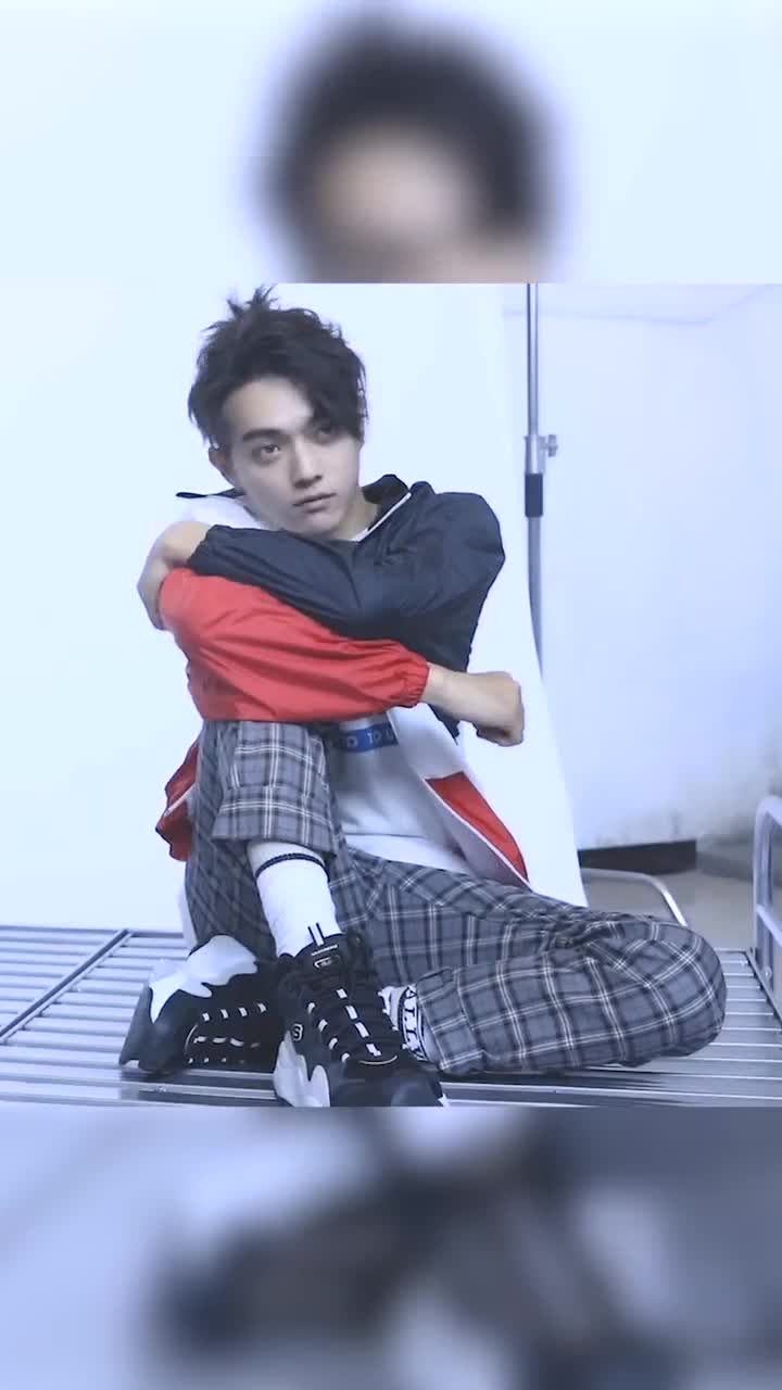 许凯温柔又帅气,这样的男孩子女孩子不可能不喜欢的!