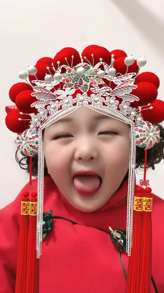 又想骗我生女儿#生了个爱笑的小红娃,可爱极了,会嘟嘴会吐舌头会呲牙