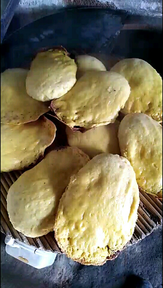 东北的玉米面饽饽.