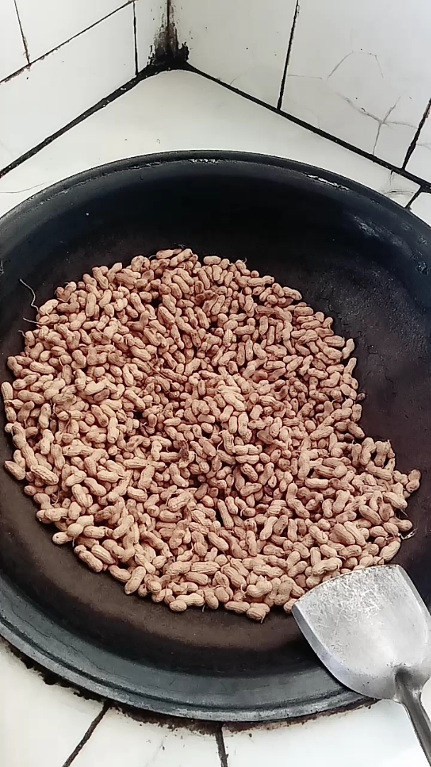 铁锅炒花生