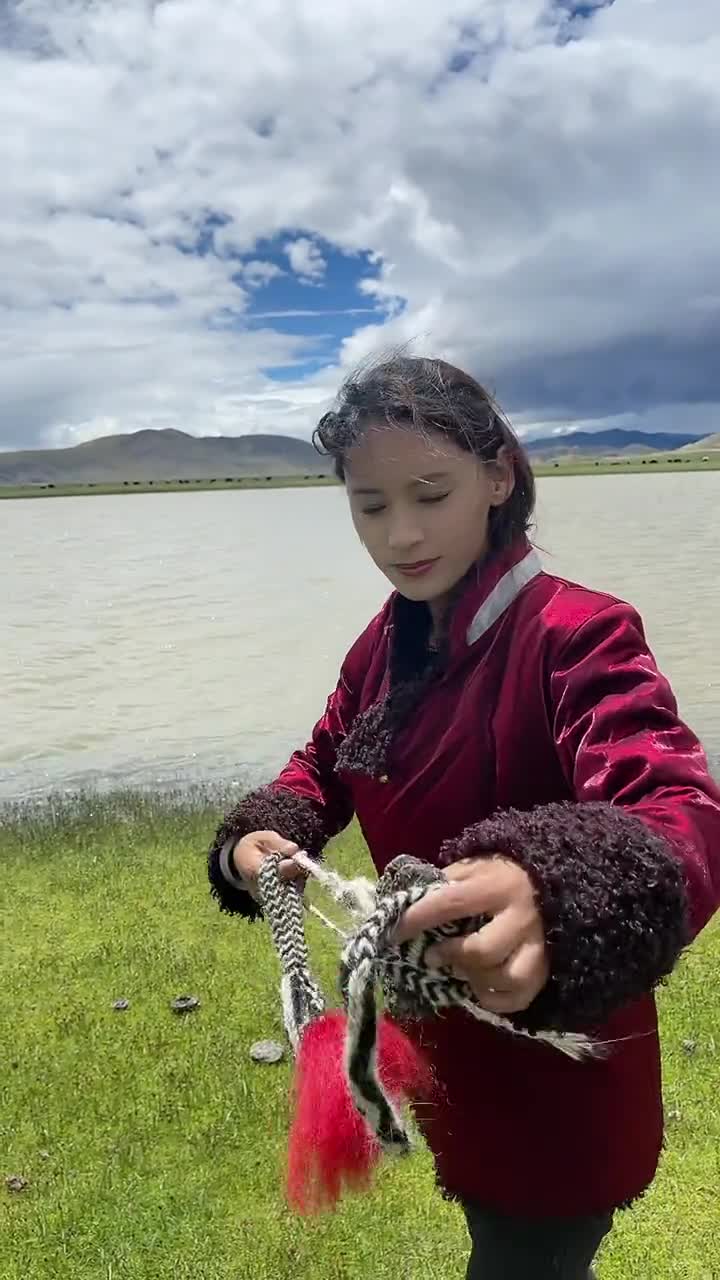 拉姆放牦牛的乌朵