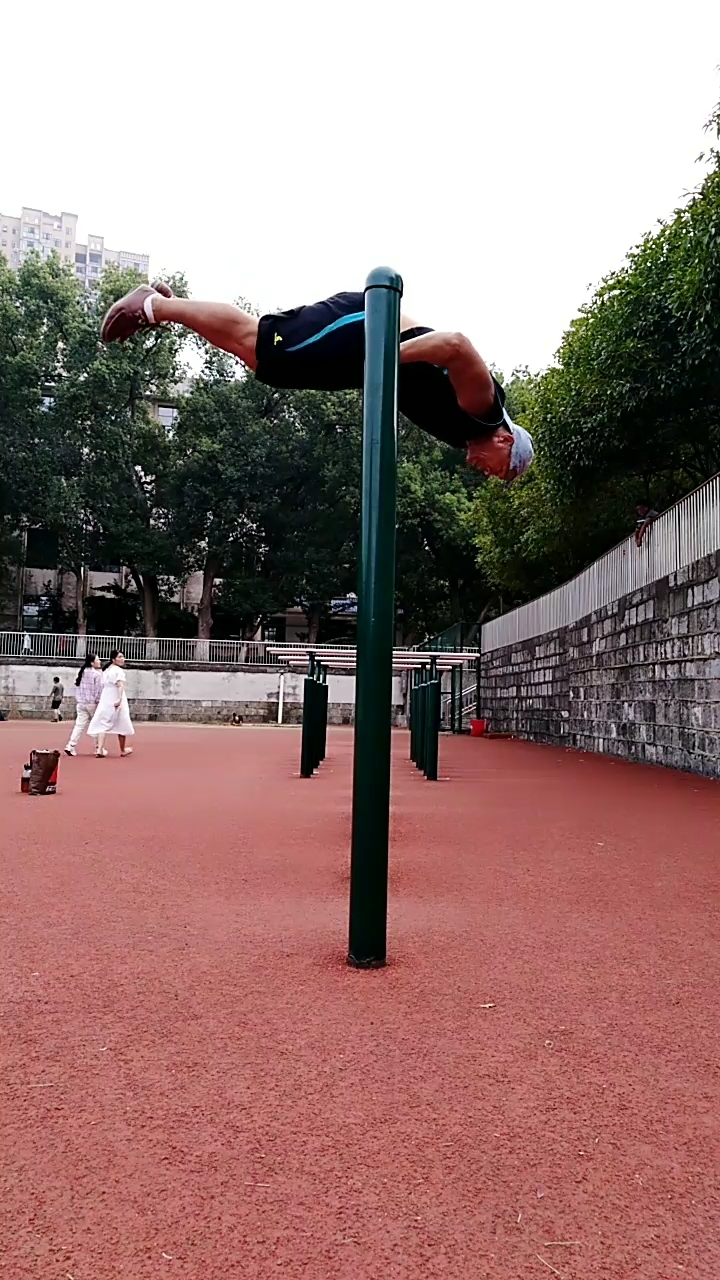 健身宁教练传递健身正能量#单杠二练习