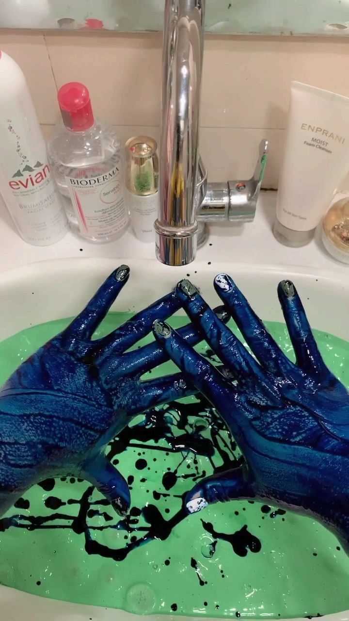 洗手盆里极限霍霍色素洗泥