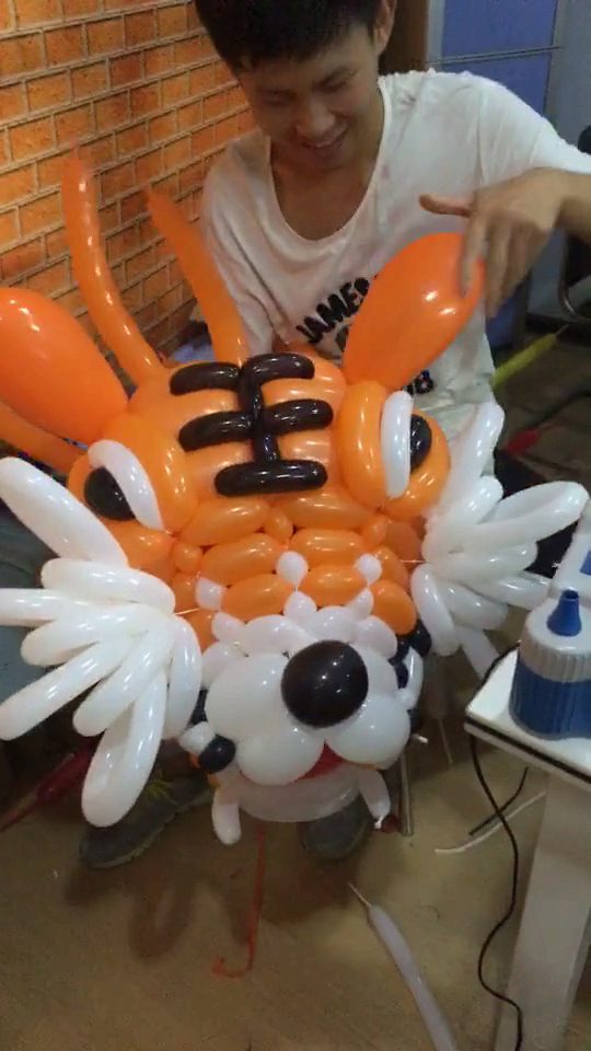 带上全民去旅行#老虎气球造型