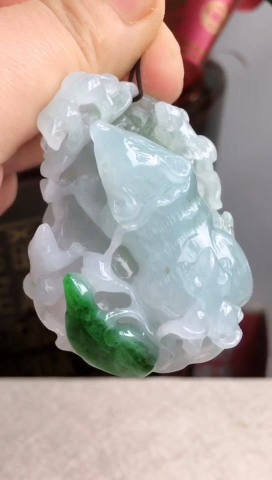 镜头里的秋天#翡翠 飘绿五鼠运财吊坠53.6*40.6*22.5mm55.59g