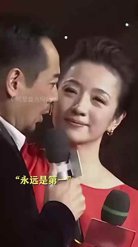 老戏骨刘劲为妻子胡艳萍现场补办求婚,低谷时裸婚不被任何人看好,相濡