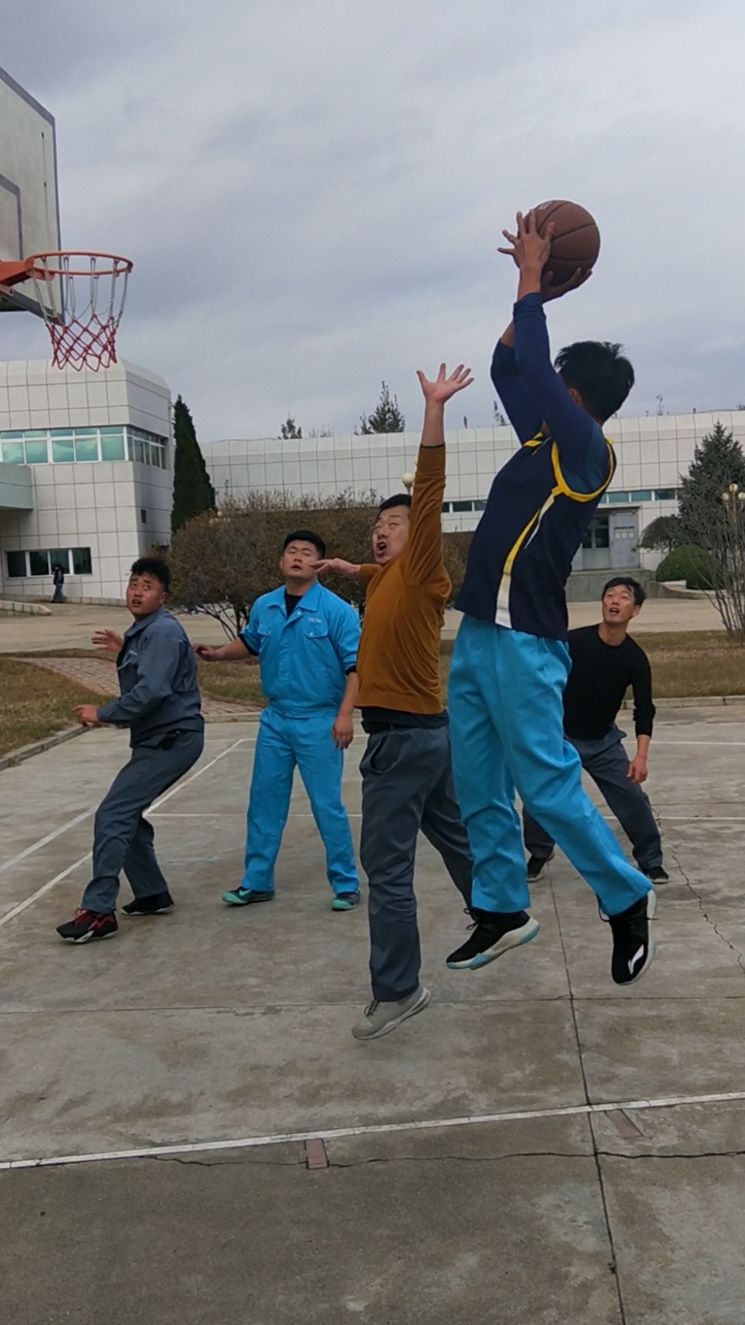 带上全民去旅行#高擦板投篮