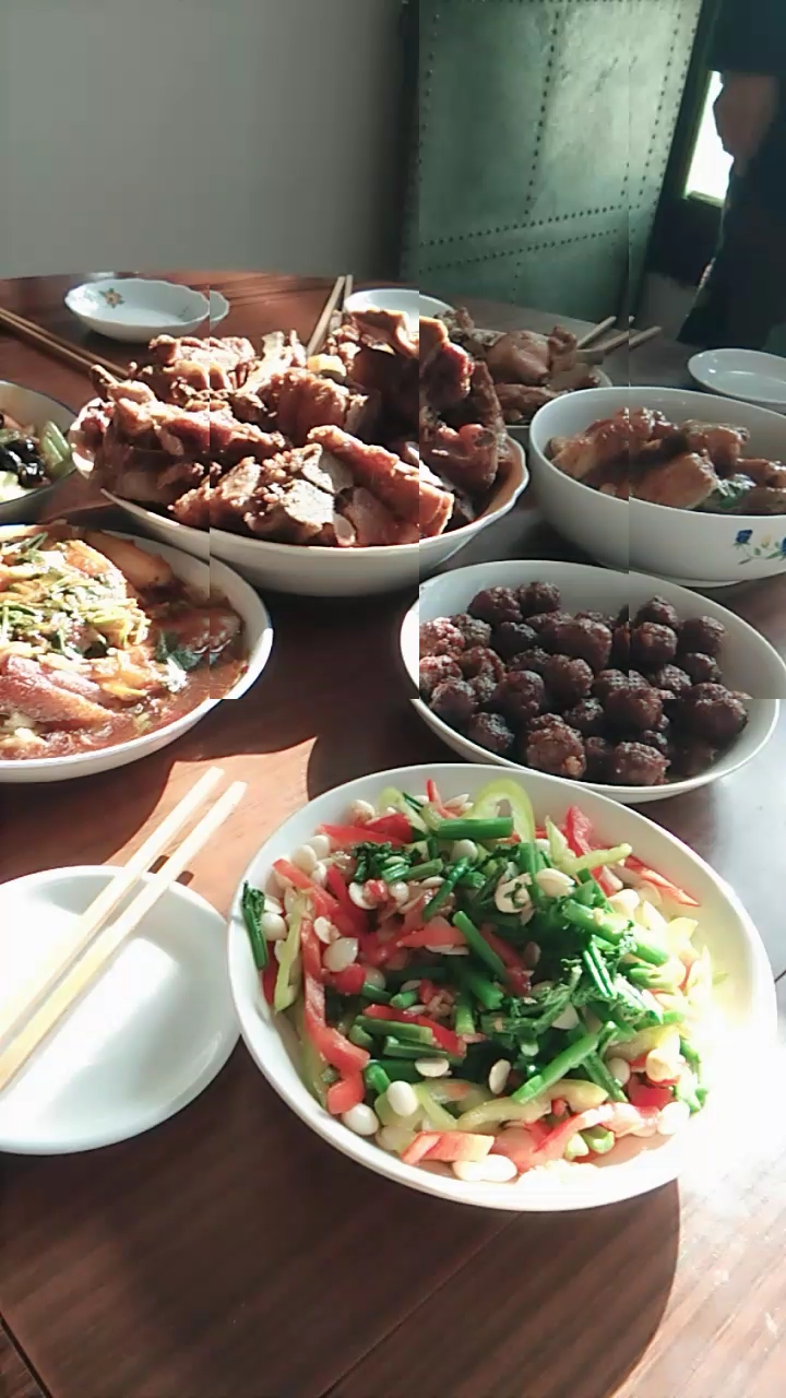 中午饭开吃了
