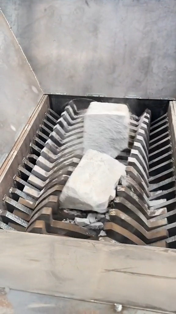 加气砖泡沫砖撕碎机#加气砖泡沫砖撕碎效率演示,重点看出料速度