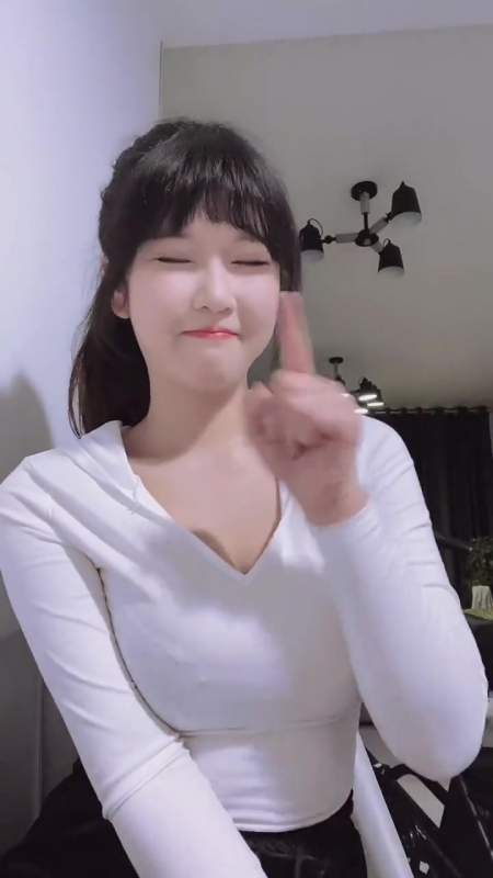 回复 4 baby小策策19天前 人要是长的漂亮怎么都爱 回复 1 小妖的大纵