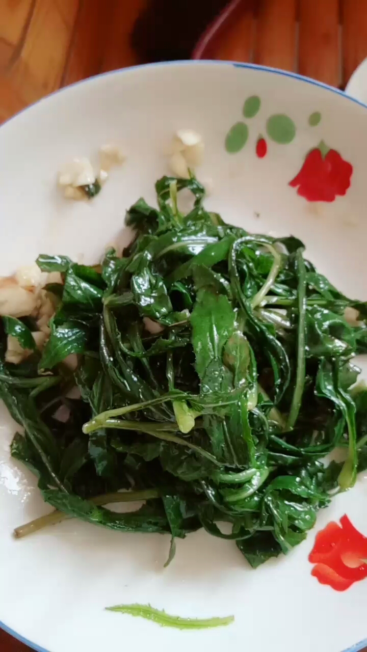 认识这个青菜吗,野生曲曲菜,一个人在家吃点清淡的