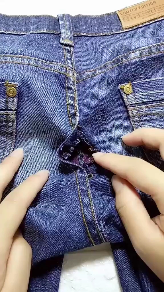 最爱之城#裤子开线的位置可尴尬了.